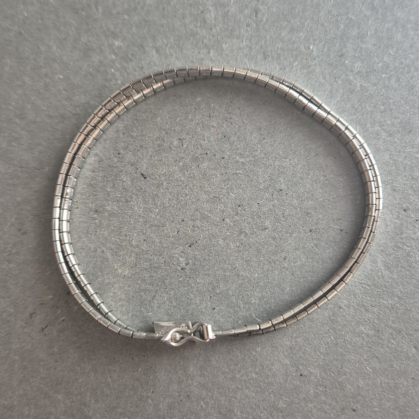 Schlichtes Damenarmband aus 835er Silber – Flexibles Design im Retro-Stil