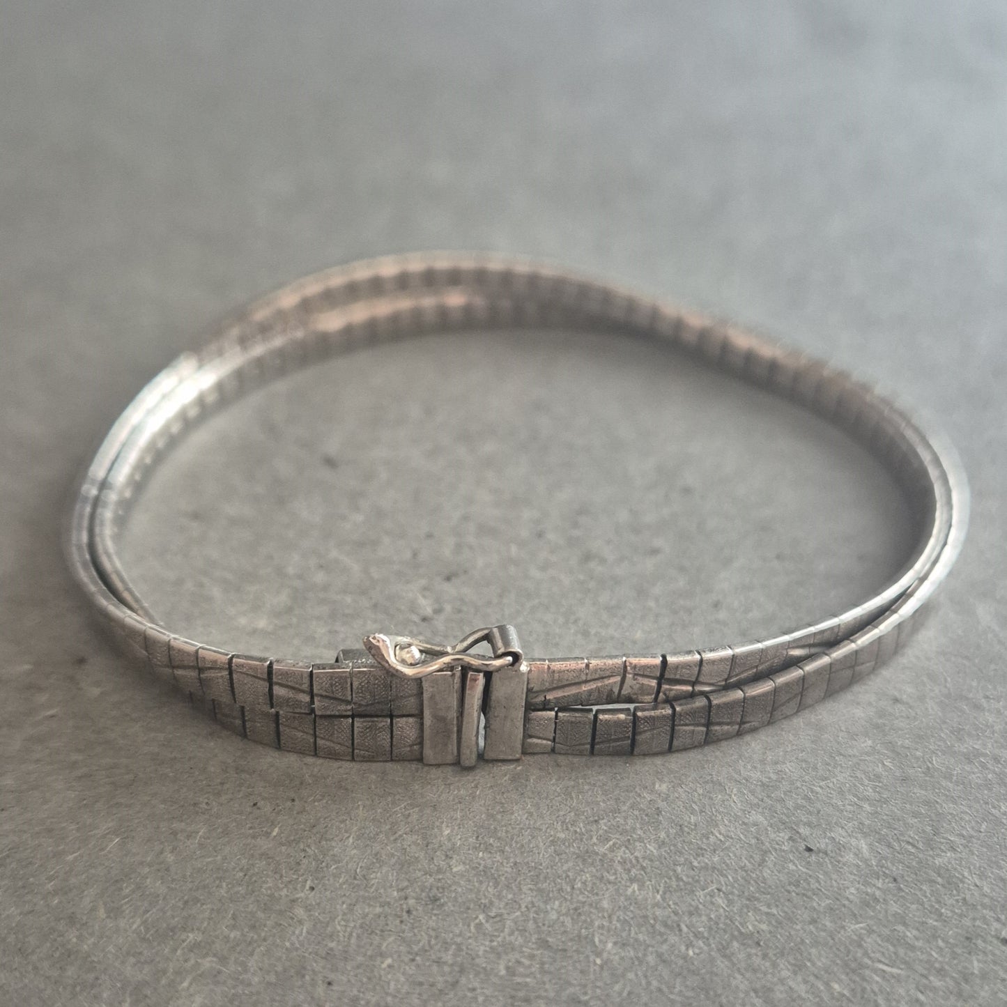 Schlichtes Damenarmband aus 835er Silber – Flexibles Design im Retro-Stil