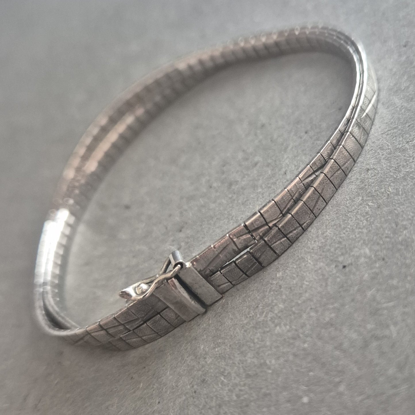 Schlichtes Damenarmband aus 835er Silber – Flexibles Design im Retro-Stil