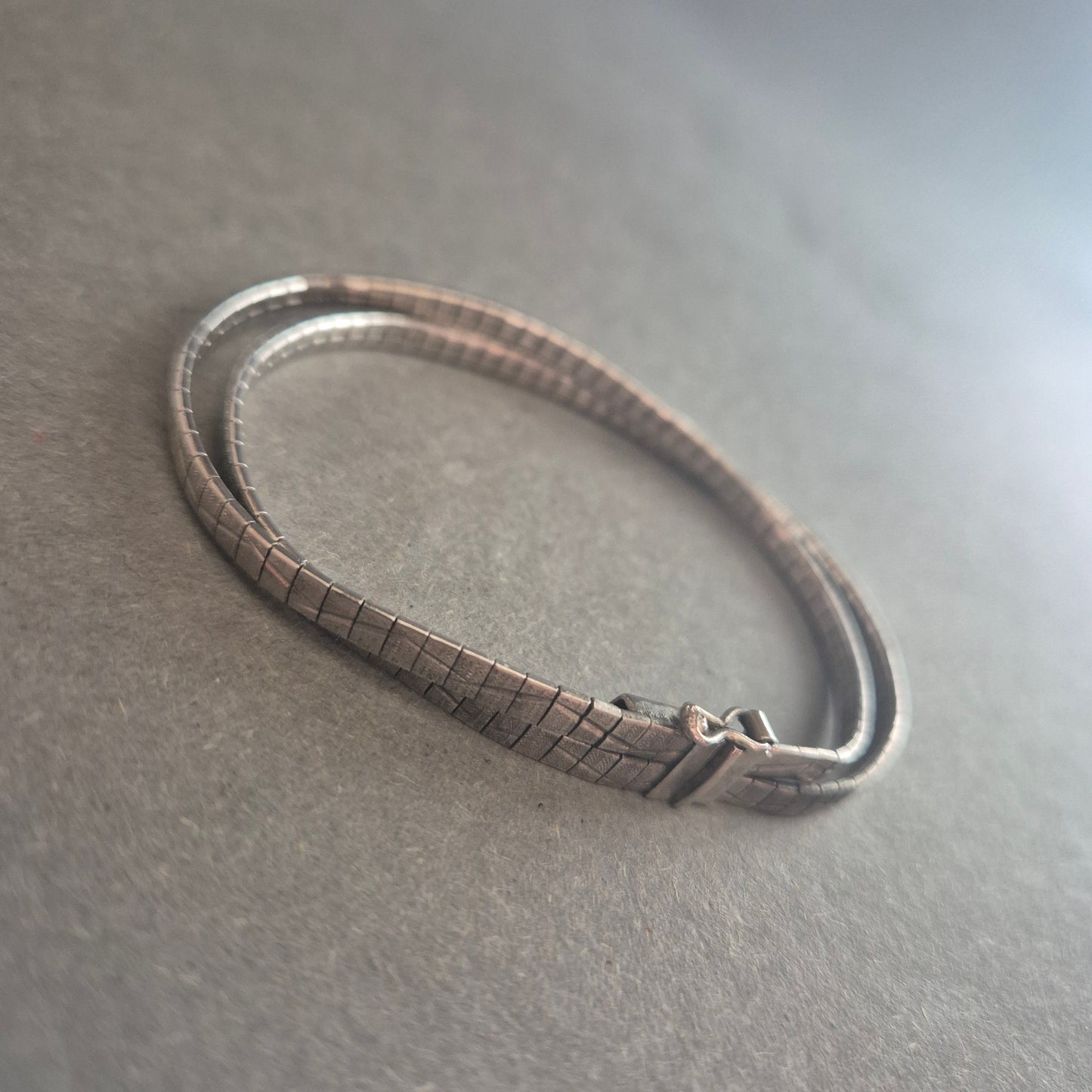 Schlichtes Damenarmband aus 835er Silber – Flexibles Design im Retro-Stil