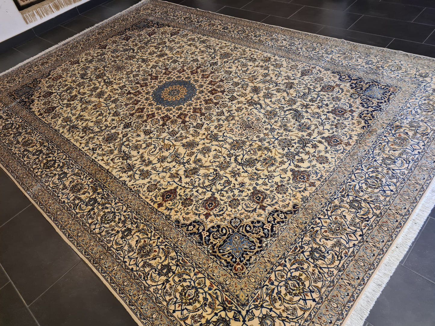 Seiden Perserteppich Handgeknüpfter Teppich Nain Habibian 365x255cm