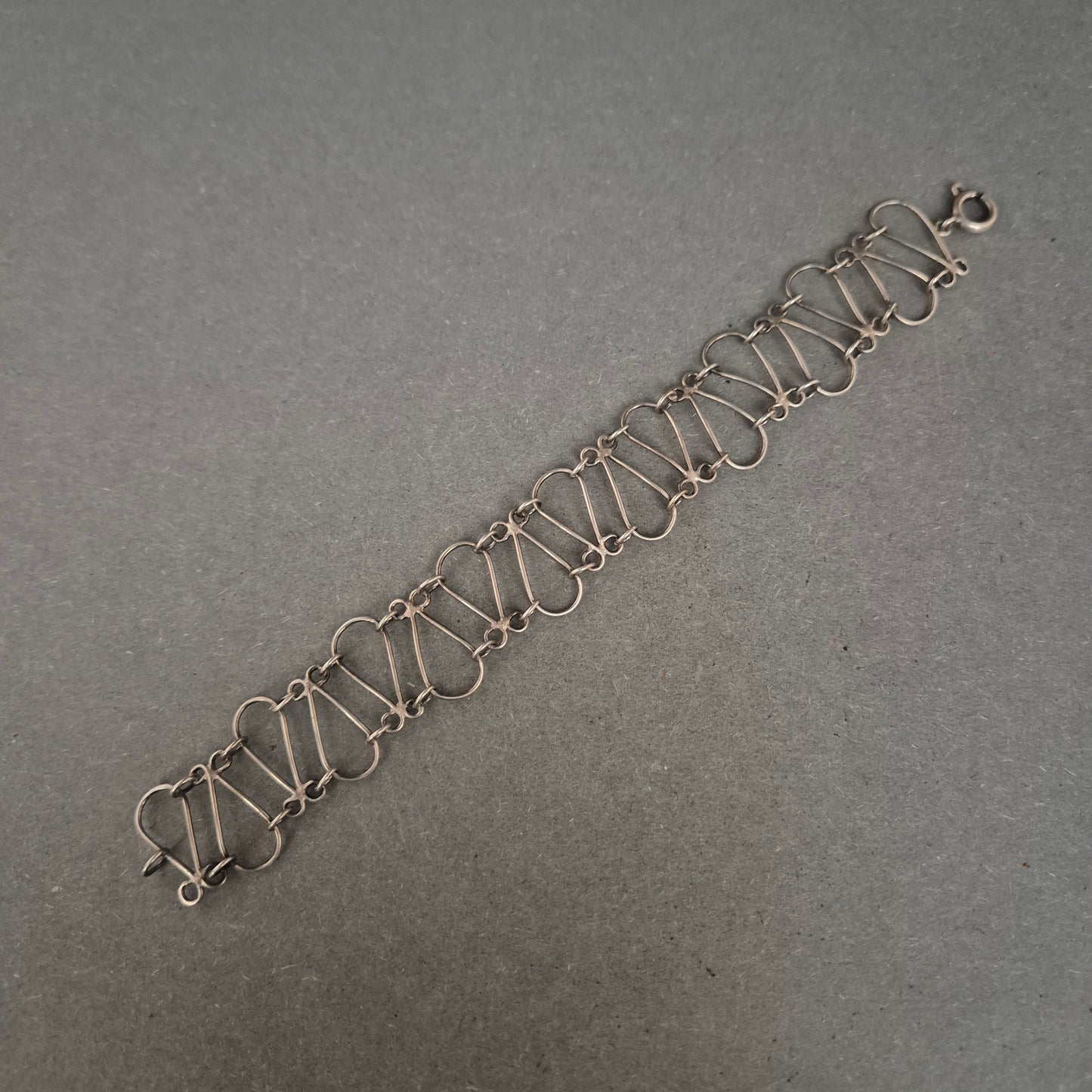 Filigranes Vintage-Armband aus Silber – Handgefertigtes Design der 60er