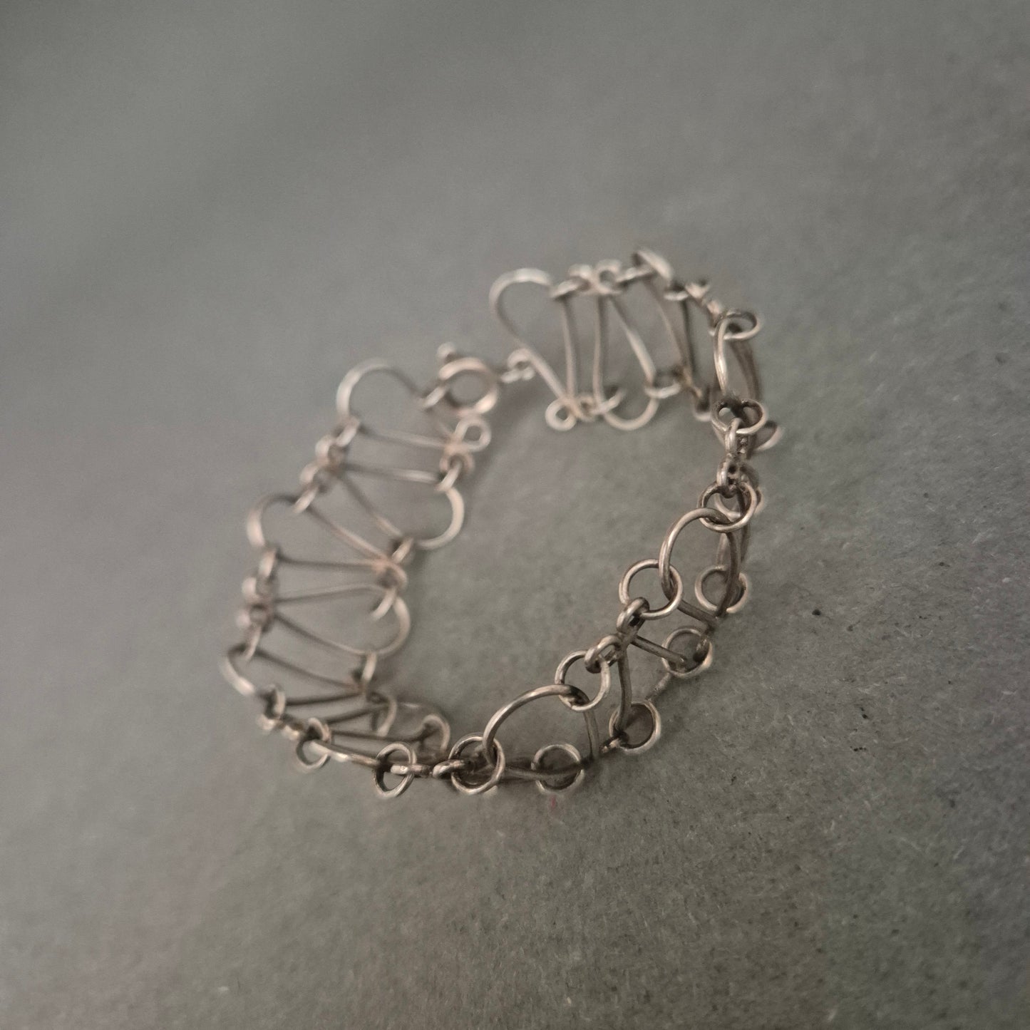 Filigranes Vintage-Armband aus Silber – Handgefertigtes Design der 60er