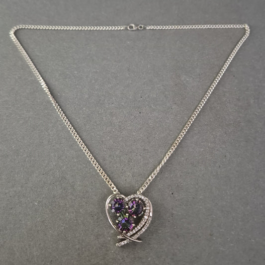 Elegante 925er Silberkette mit Herzanhänger und violetten Kristallen