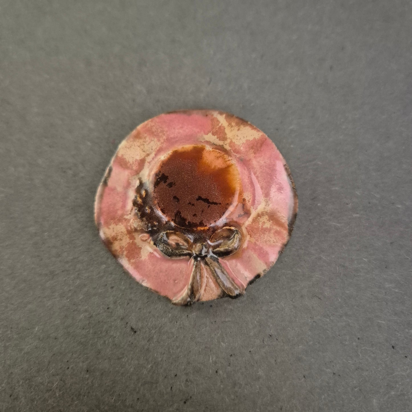 Vintage Brosche mit Blütendesign – Handgefertigte Emaillearbeit