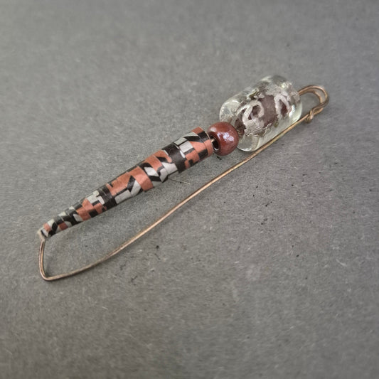 Ethno-Sicherheitsnadelbrosche mit Perlen – Tribal-inspirierter Look