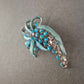 Vintage-Brosche mit türkisfarbenen Strasssteinen und Emailleblättern