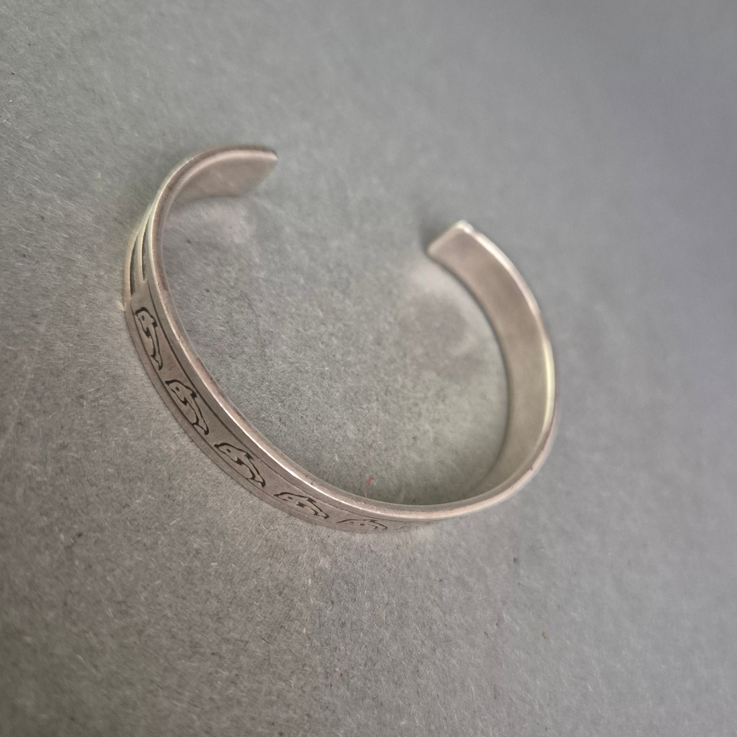 925er Silber Armreif mit Delphin-Motiv – Offenes Design, 30 g schwer