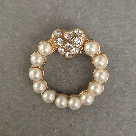 Herz-Brosche mit Perlen und Strass – Vergoldetes romantisches Design