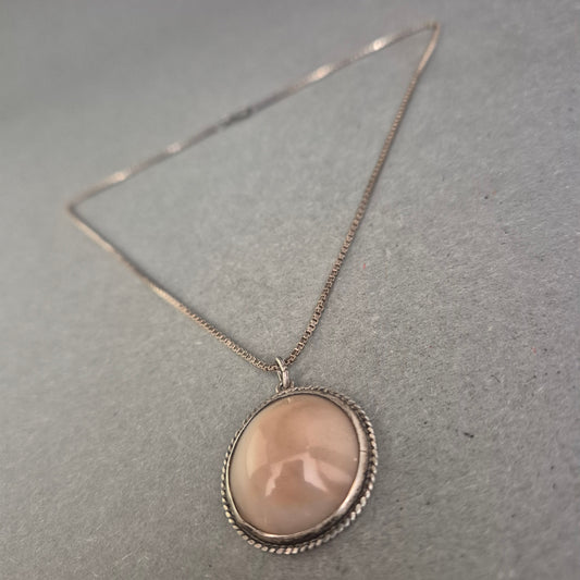 925er Silberkette mit großem runden Rosenquarz-Anhänger – Vintage Look