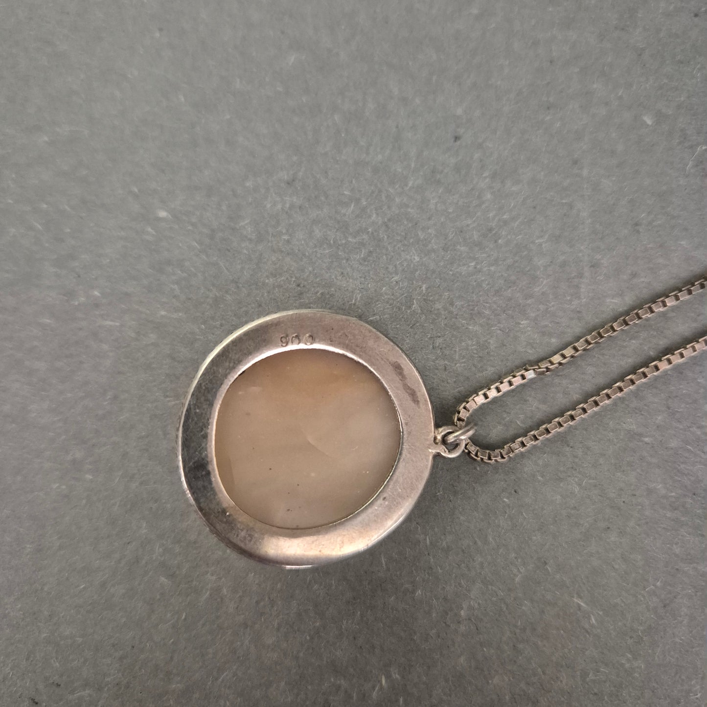 925er Silberkette mit großem runden Rosenquarz-Anhänger – Vintage Look