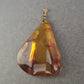 Bernsteinanhänger mit Blüten – Organische Eleganz in Tropfenform