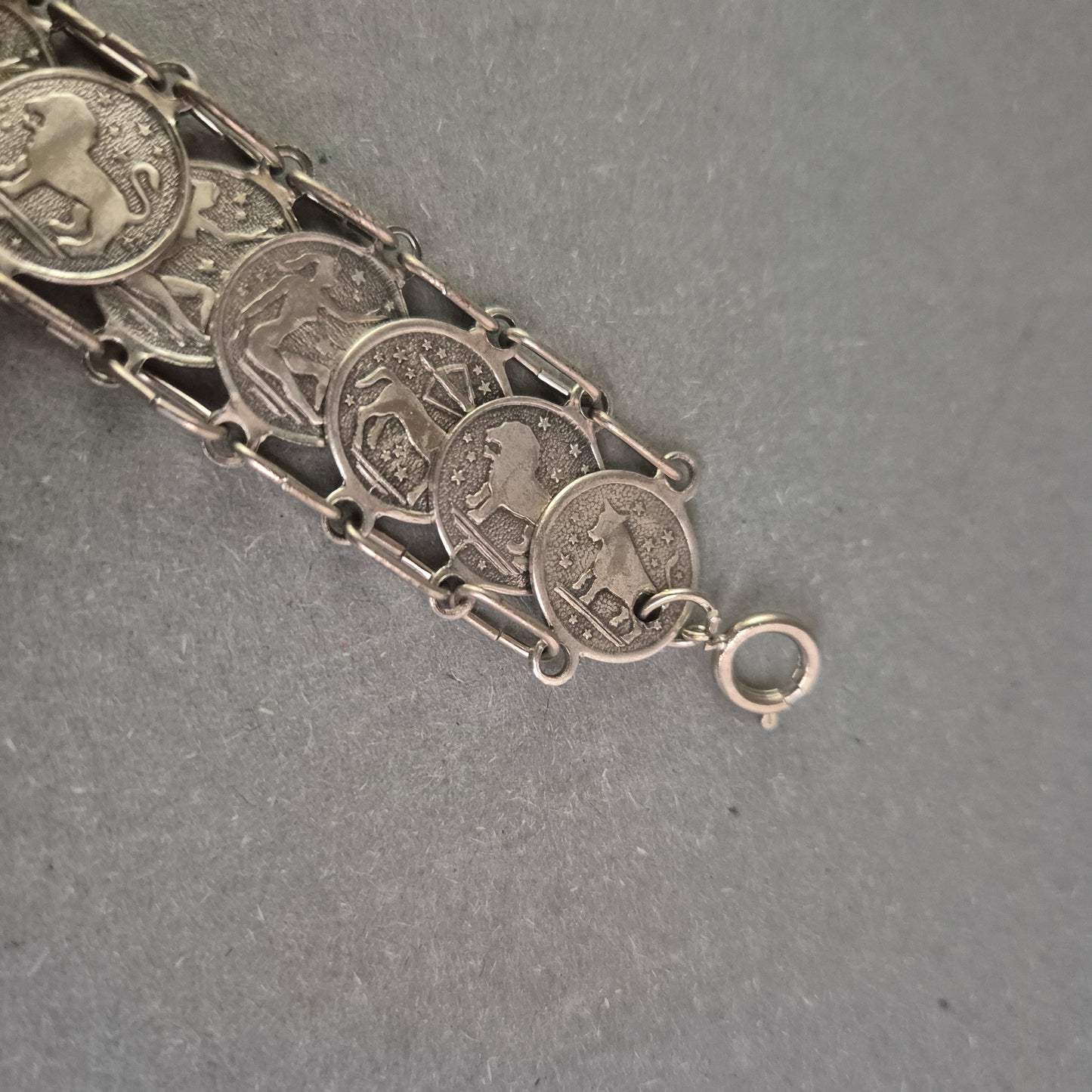 Silberarmband mit Tierkreiszeichen – 26 g Charme im Vintage-Look