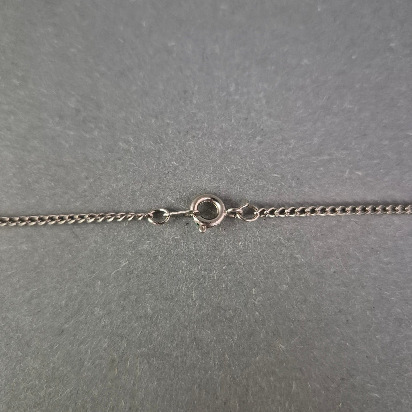 Herzkette aus Silber mit dunkelblauen Steinen – Elegant & zeitlos