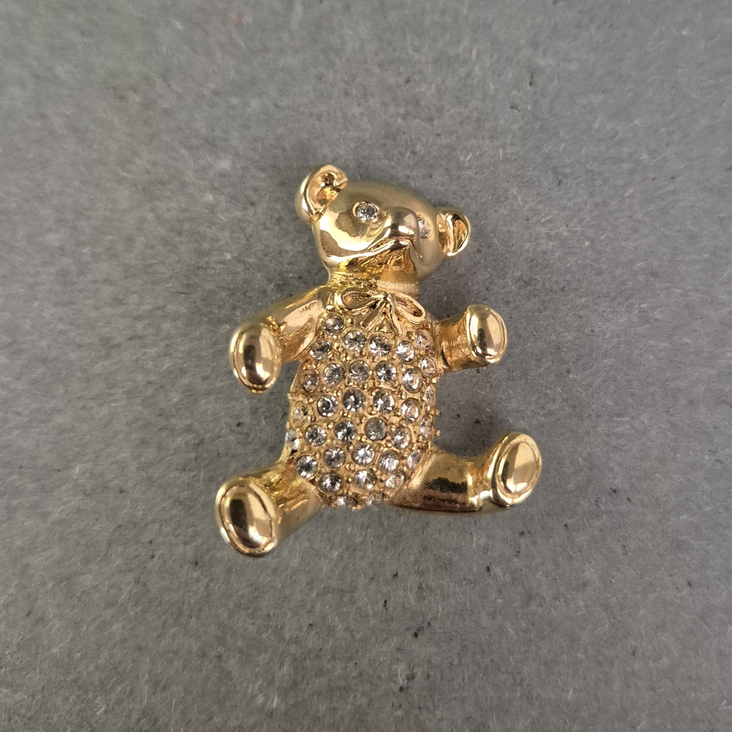 Glitzernde Teddybär-Brosche – Vergoldet mit Strasssteinen