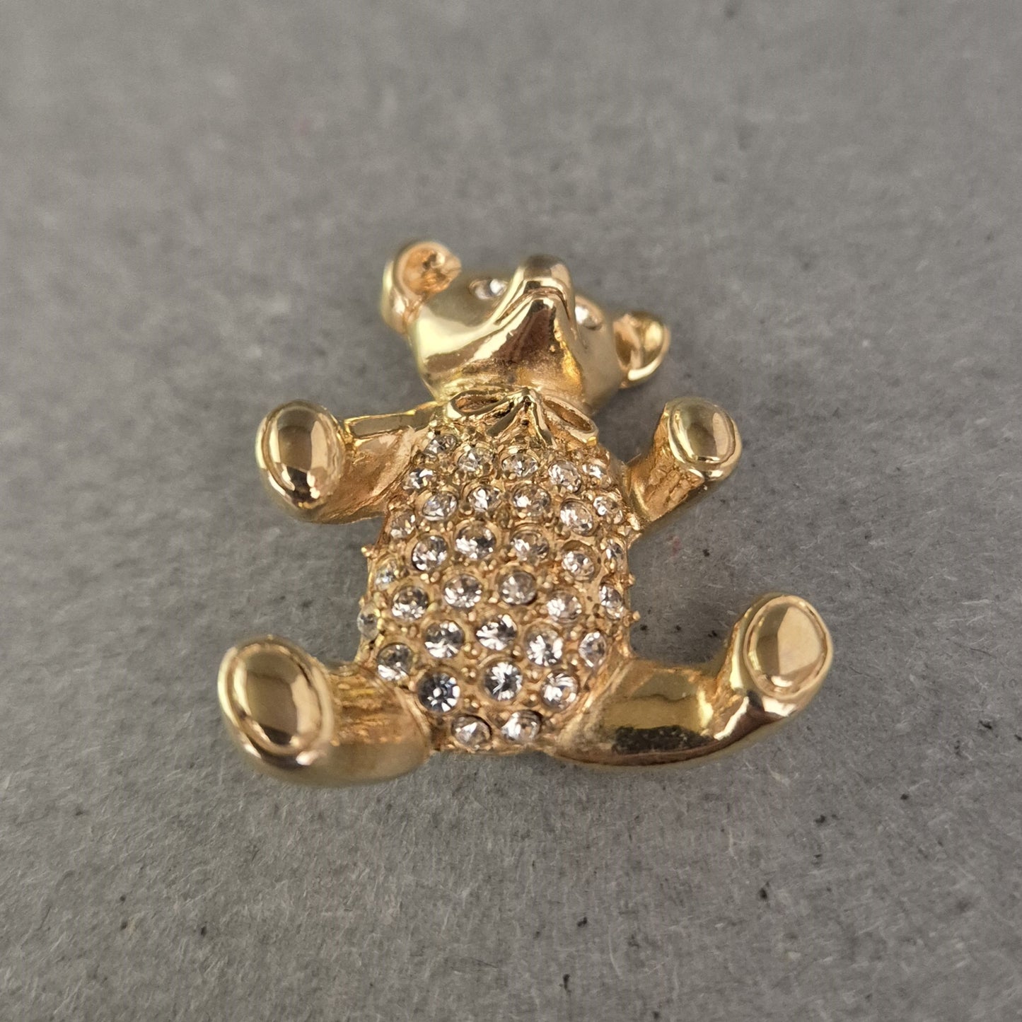 Glitzernde Teddybär-Brosche – Vergoldet mit Strasssteinen