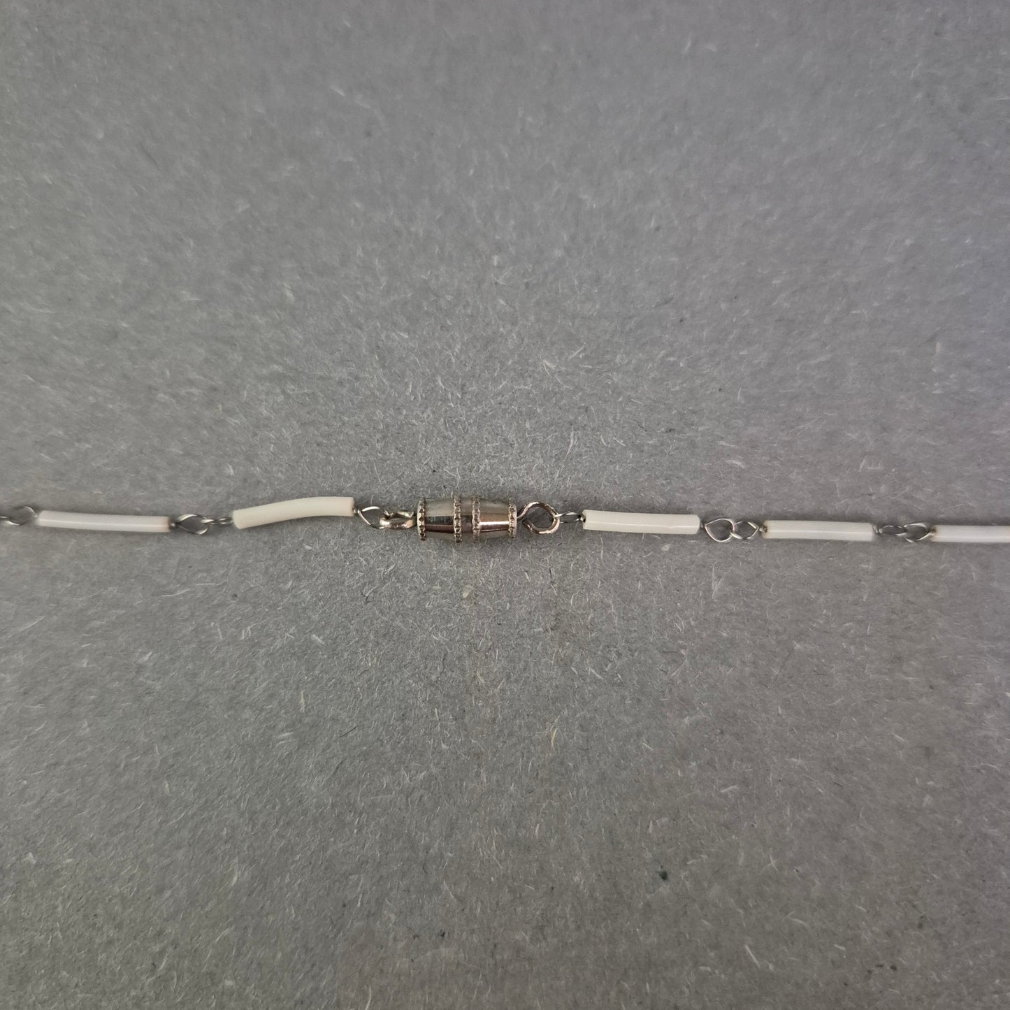 Zarte Silberkette mit rosa Steinen – Feiner Vintage-Look