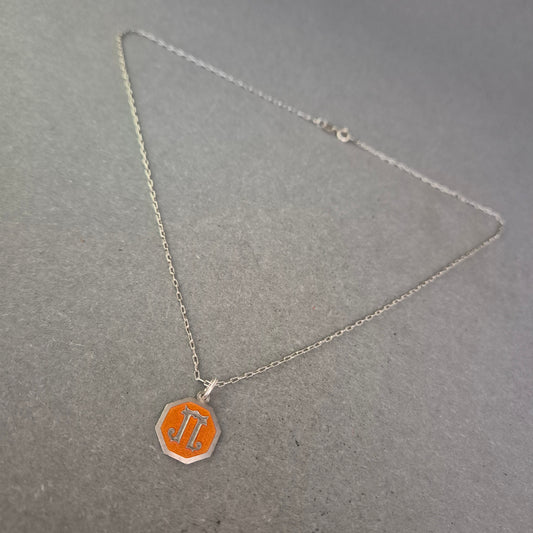 Silberkette mit achteckigem Anhänger – Vintage-Stil mit orangefarbener Emaille