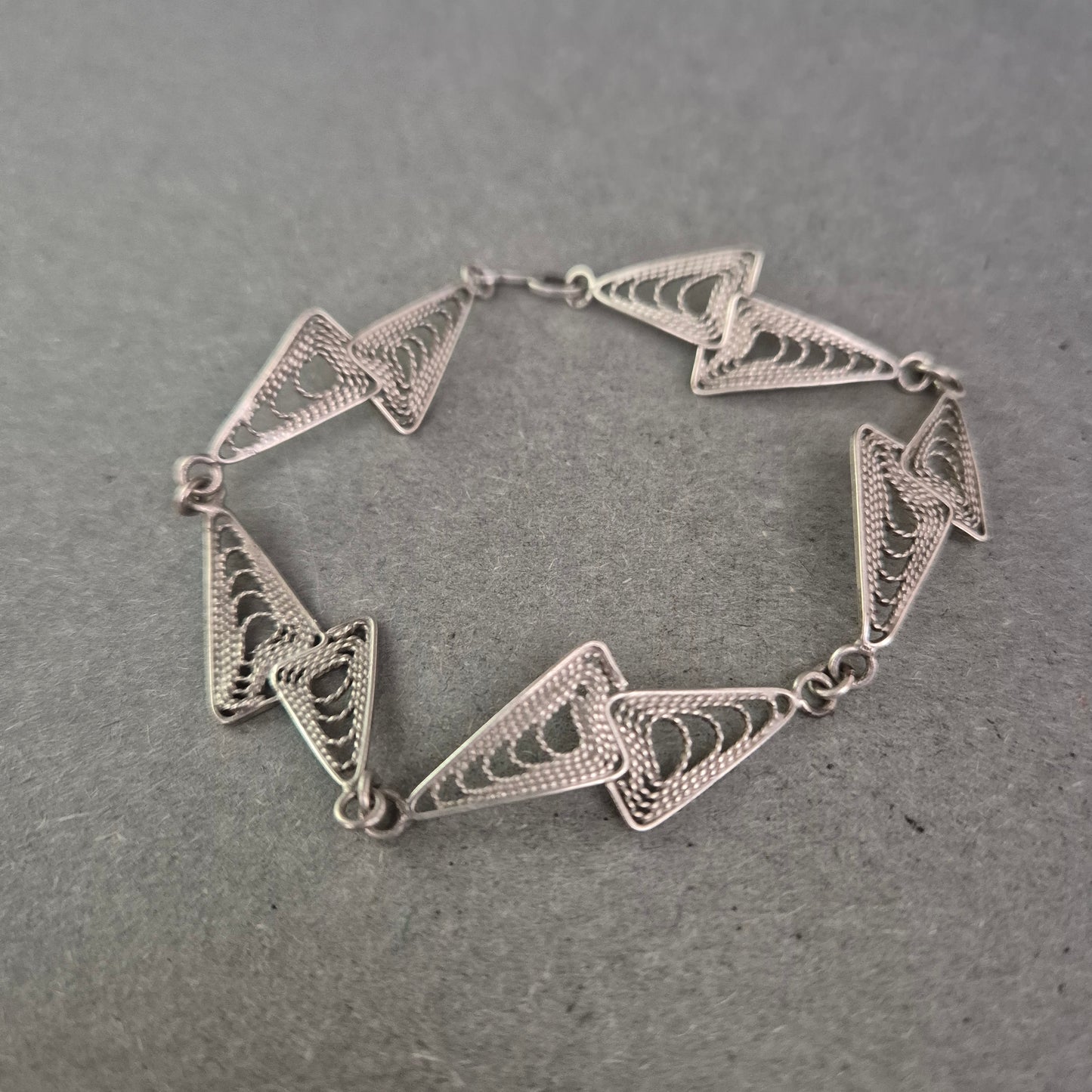 Vintage Silberarmband im Zickzack-Design – Filigrane Handarbeit