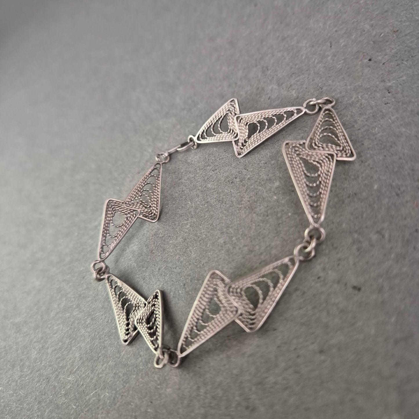 Vintage Silberarmband im Zickzack-Design – Filigrane Handarbeit