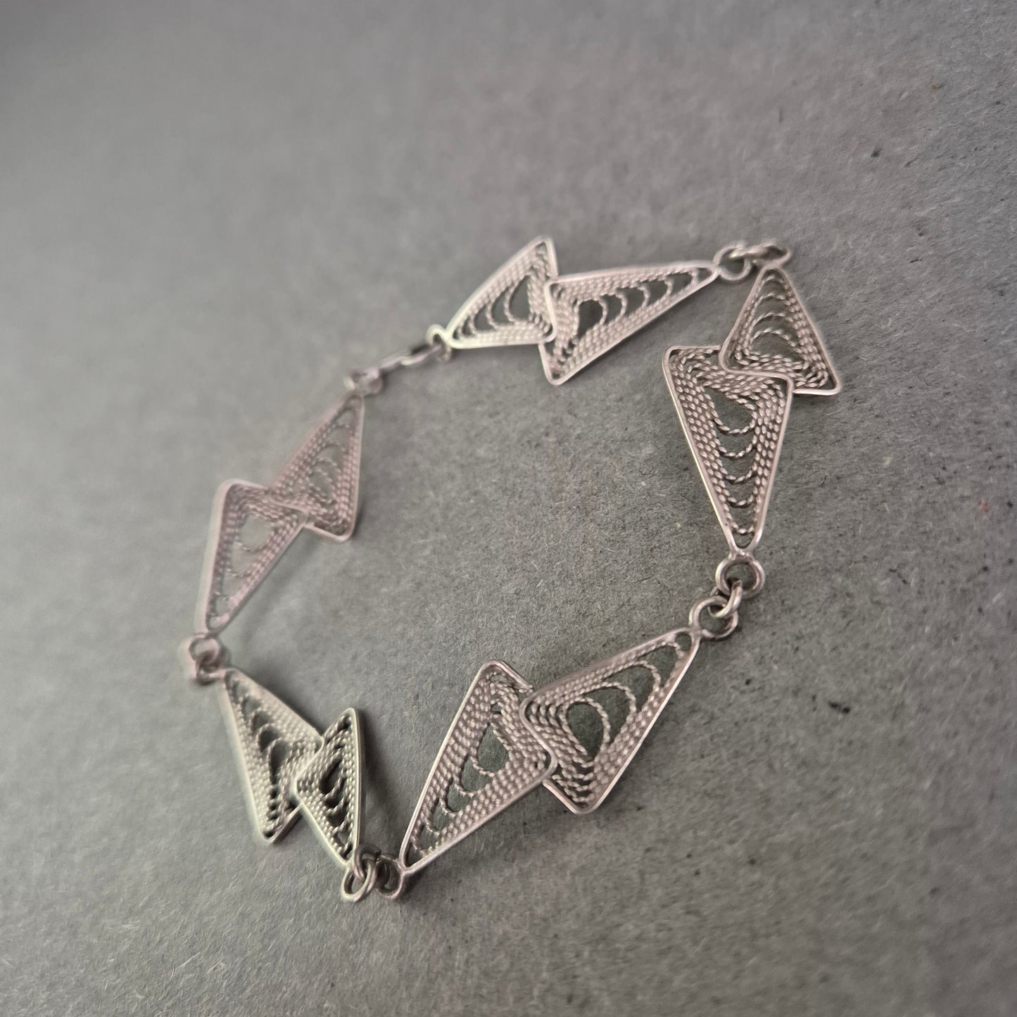 Vintage Silberarmband im Zickzack-Design – Filigrane Handarbeit
