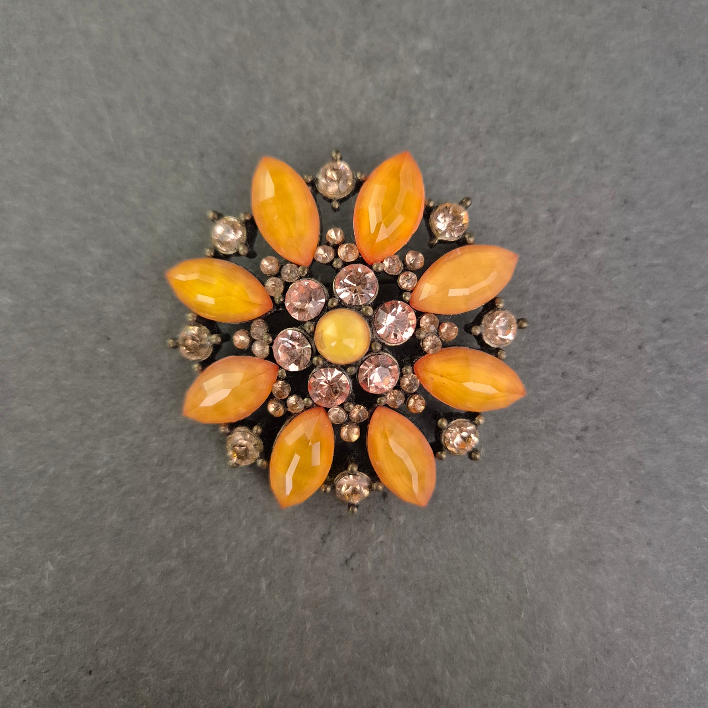 Vintage Brosche im Sonnenblumen-Stil – Strass & Glaskristalle