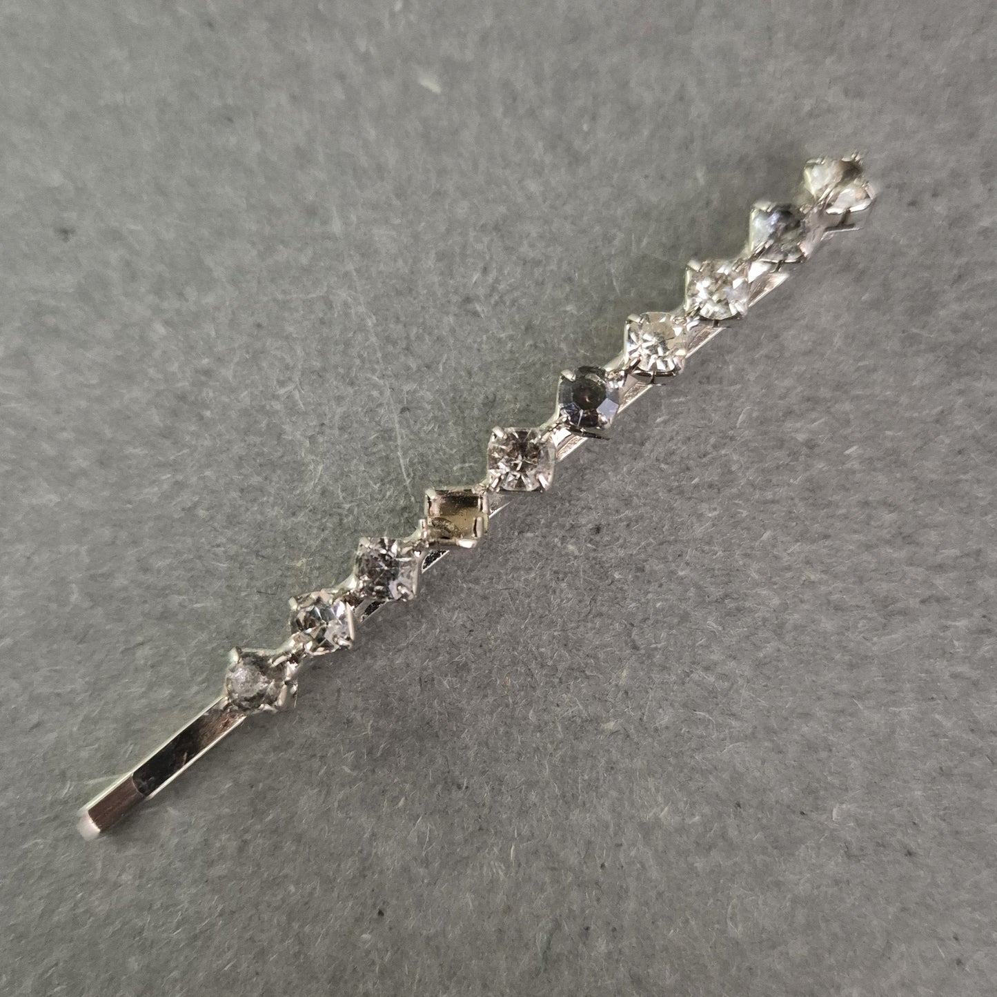 Haarspange mit Strasssteinen – Glänzendes Accessoire im Zickzack-Design