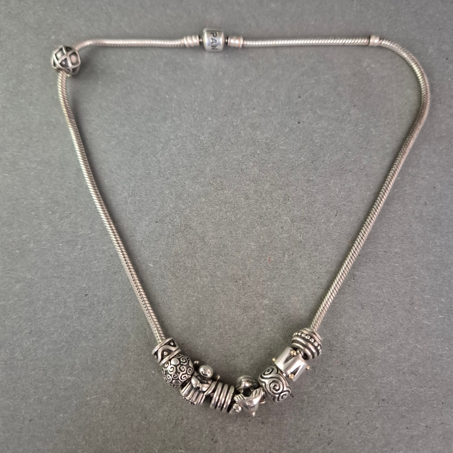 Pandora Silberarmband mit Charms – 61 g Statement-Schmuckstück