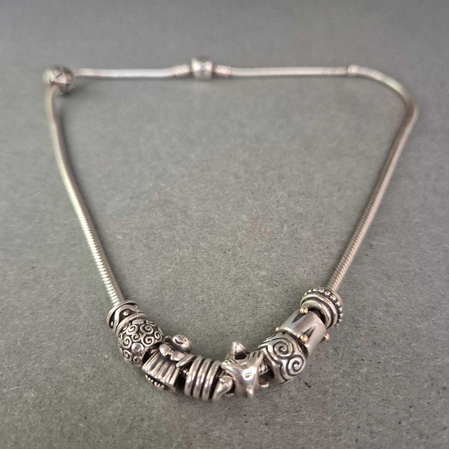 Pandora Silberarmband mit Charms – 61 g Statement-Schmuckstück