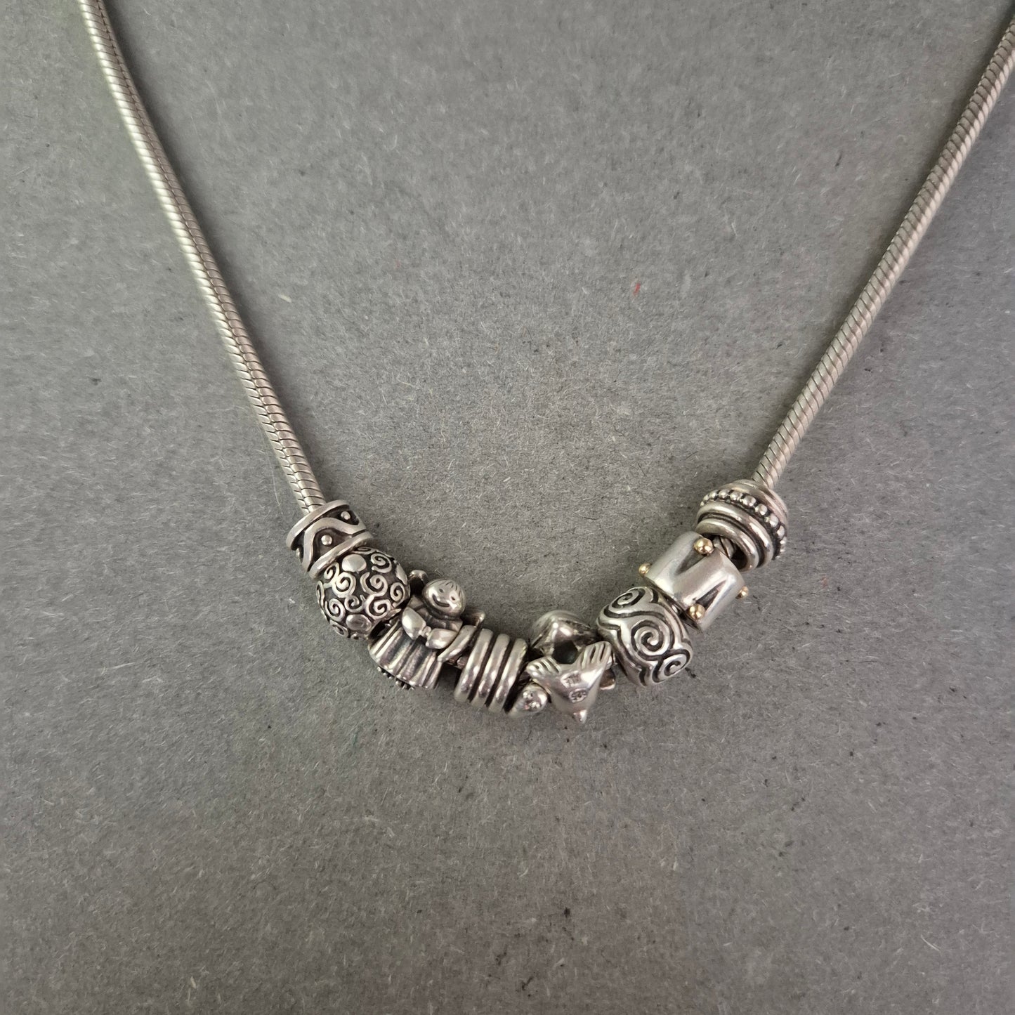 Pandora Silberarmband mit Charms – 61 g Statement-Schmuckstück