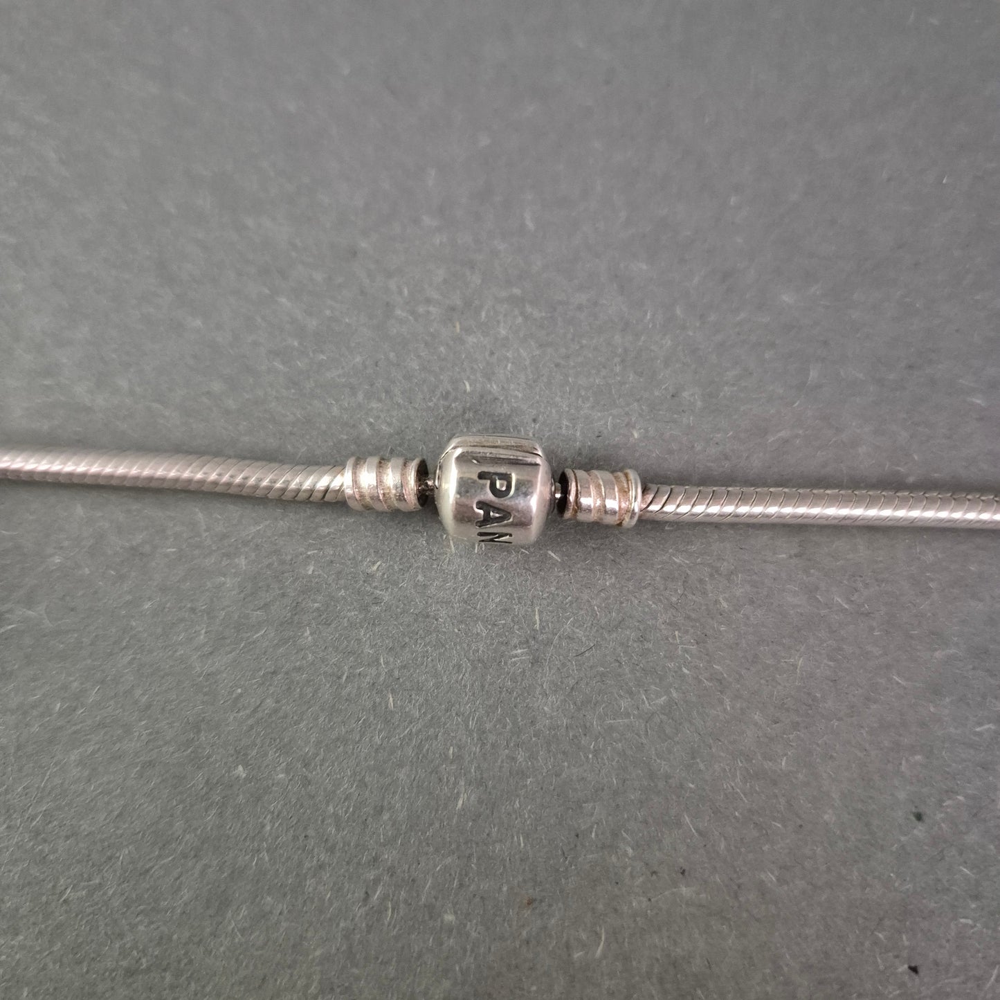 Pandora Silberarmband mit Charms – 61 g Statement-Schmuckstück