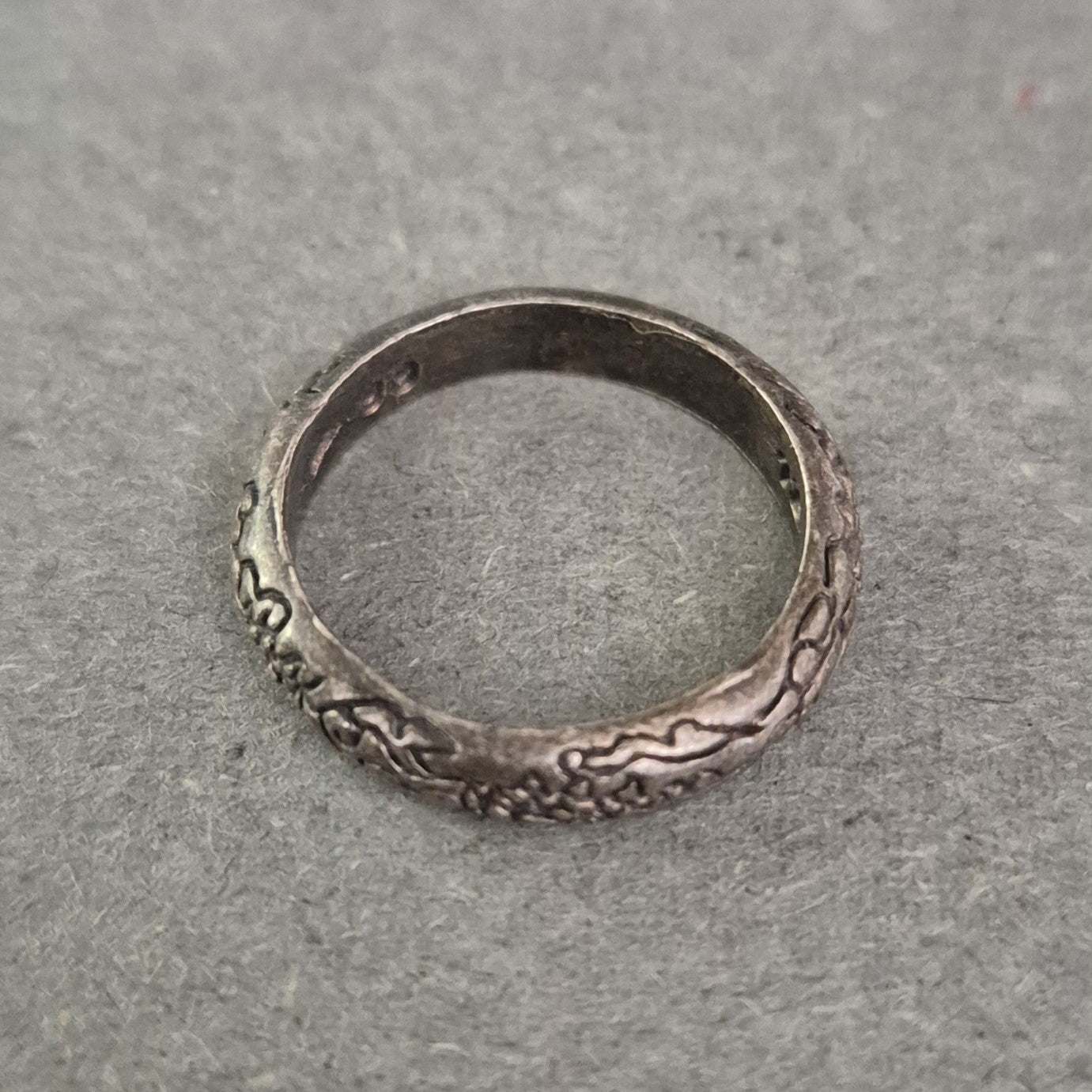 Rustikaler Vintage-Ring aus Silber – Organisches Strukturdesign