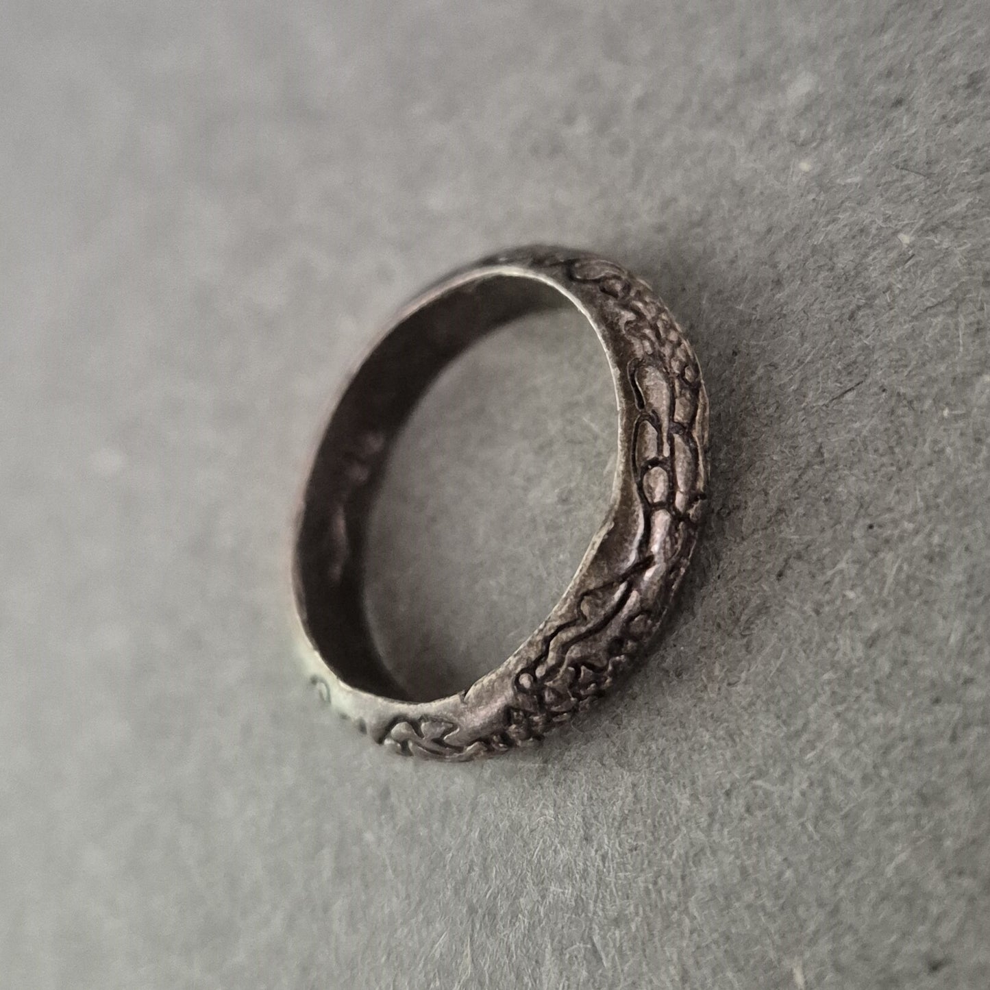 Rustikaler Vintage-Ring aus Silber – Organisches Strukturdesign