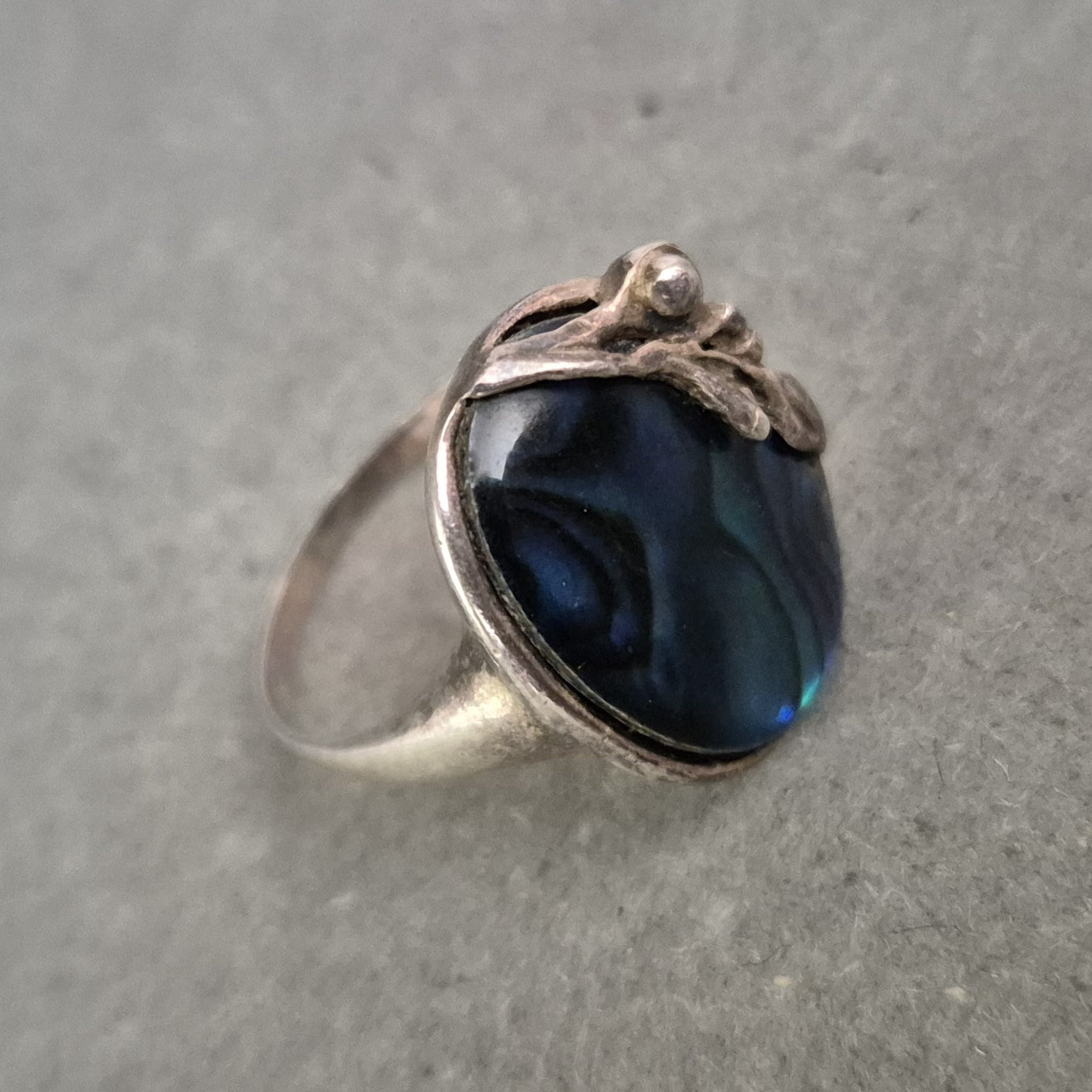 Silberring mit Abalone-Einlage – Natur trifft auf Kunsthandwerk