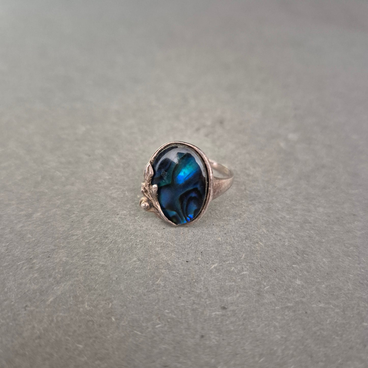 Silberring mit Abalone-Einlage – Natur trifft auf Kunsthandwerk