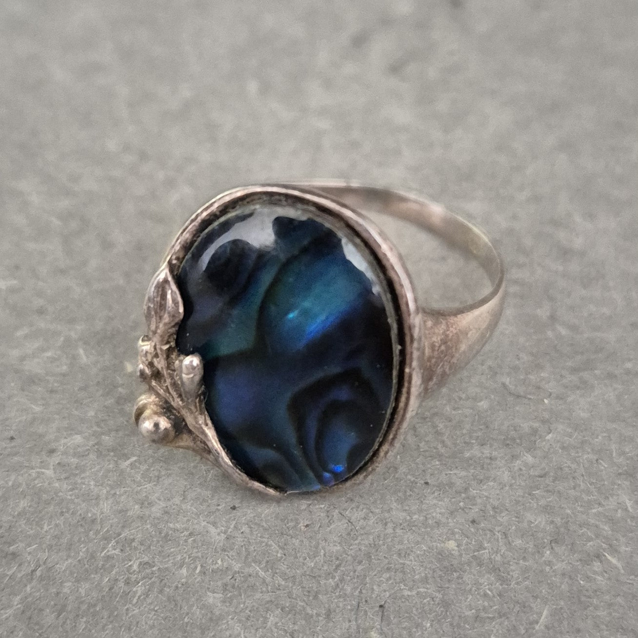 Silberring mit Abalone-Einlage – Natur trifft auf Kunsthandwerk