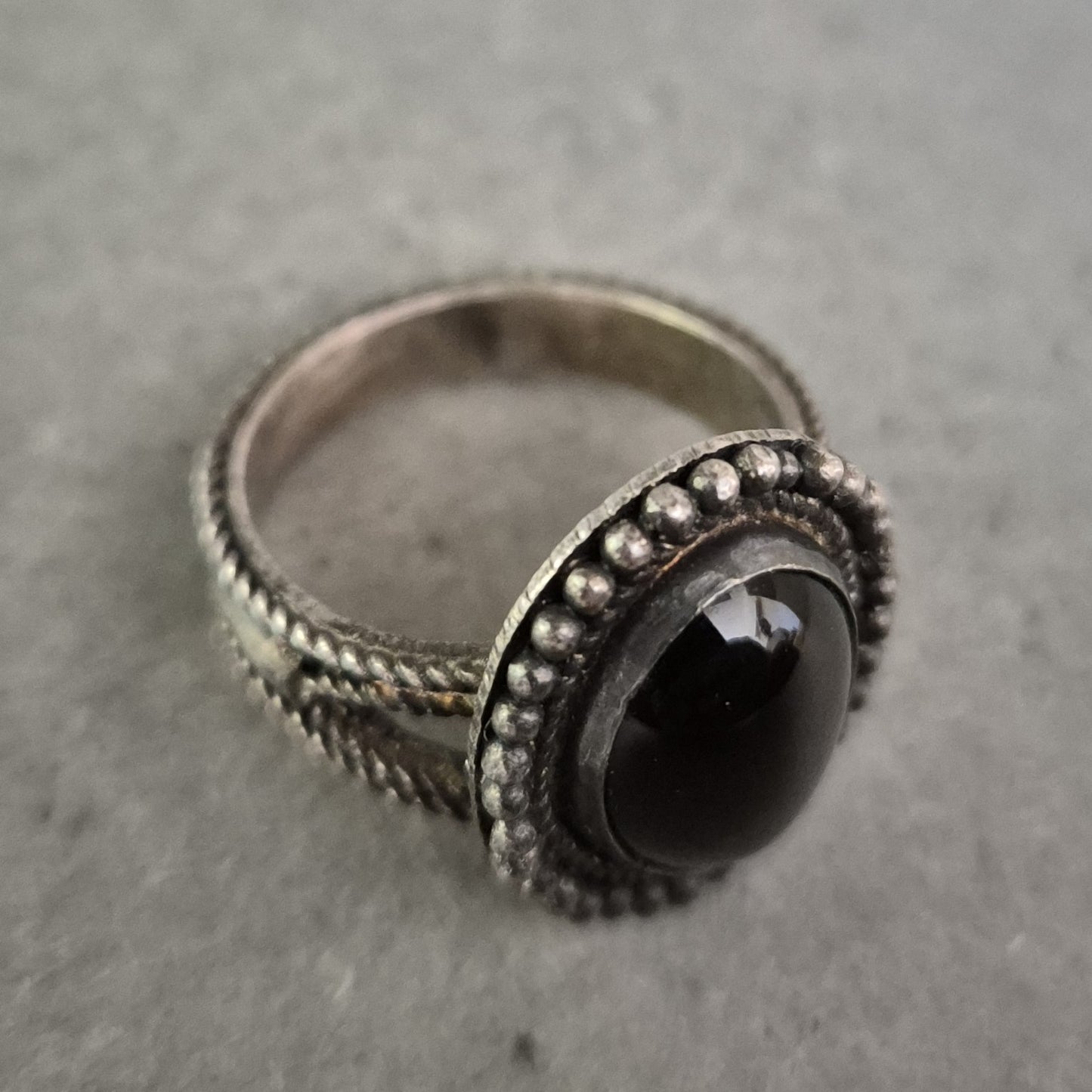 925er Silberring mit Onyx-Cabochon – Orientalischer Ethno-Stil