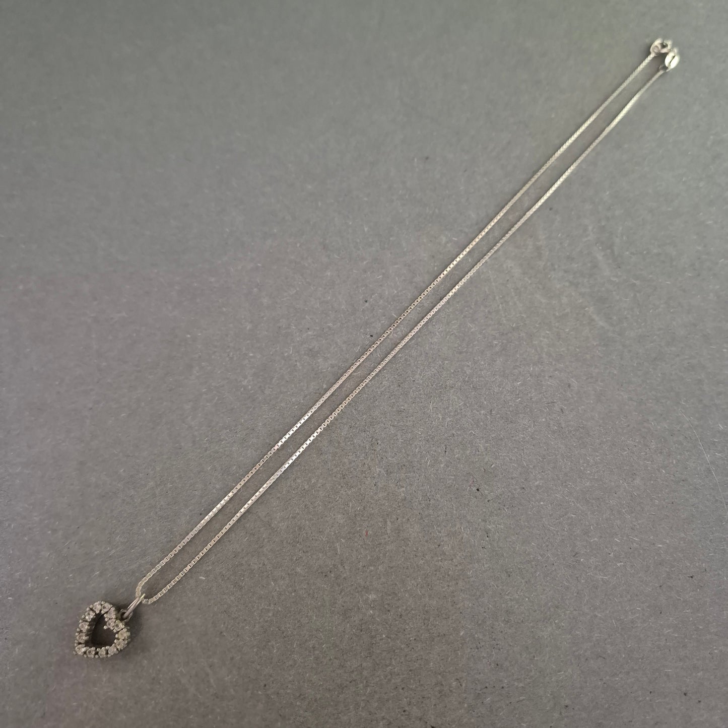 925er Silberkette mit Herzanhänger – Funkelnde Eleganz für jeden Anlass