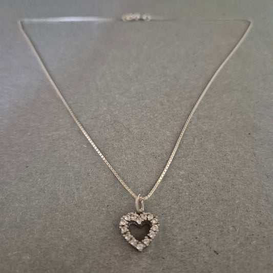 925er Silberkette mit Herzanhänger – Funkelnde Eleganz für jeden Anlass