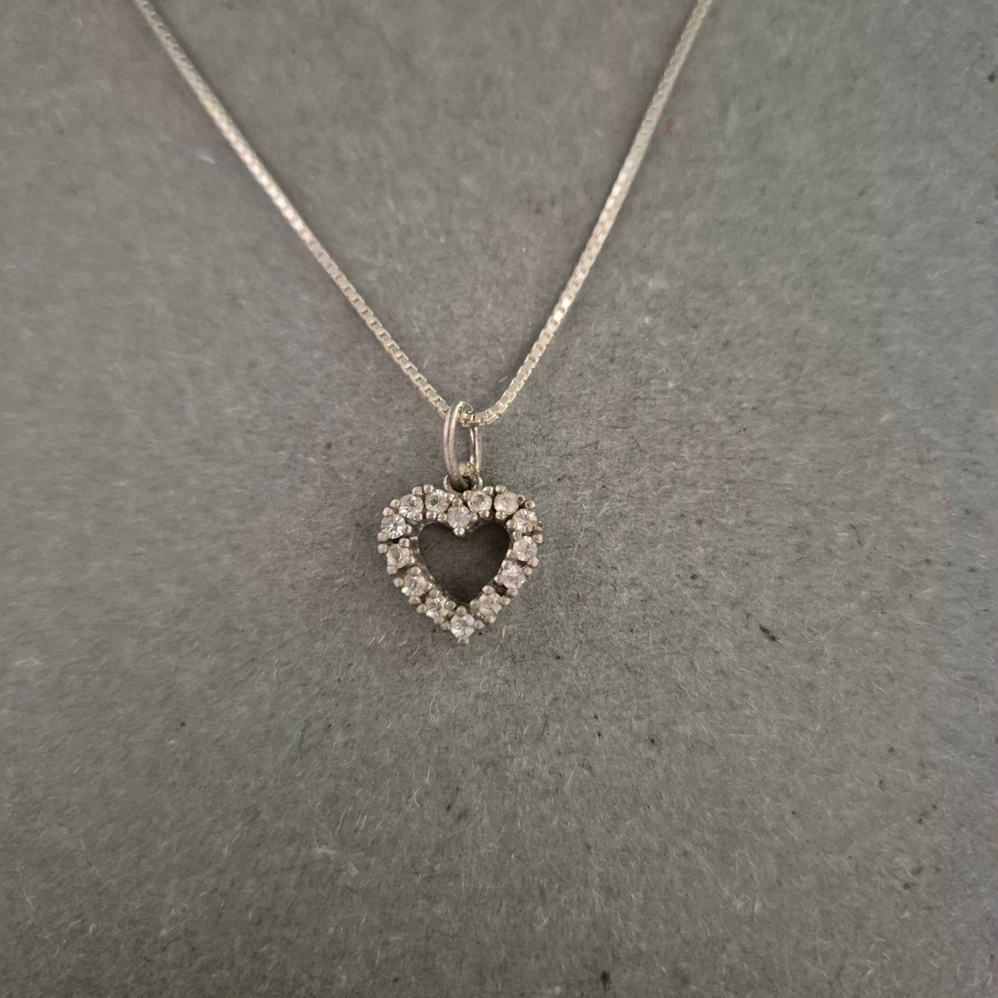 925er Silberkette mit Herzanhänger – Funkelnde Eleganz für jeden Anlass