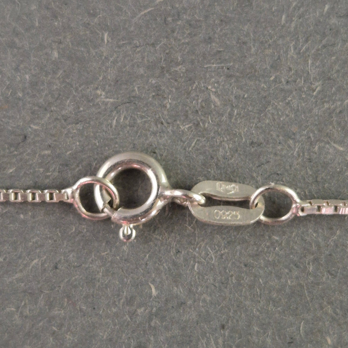 925er Silberkette mit Herzanhänger – Funkelnde Eleganz für jeden Anlass