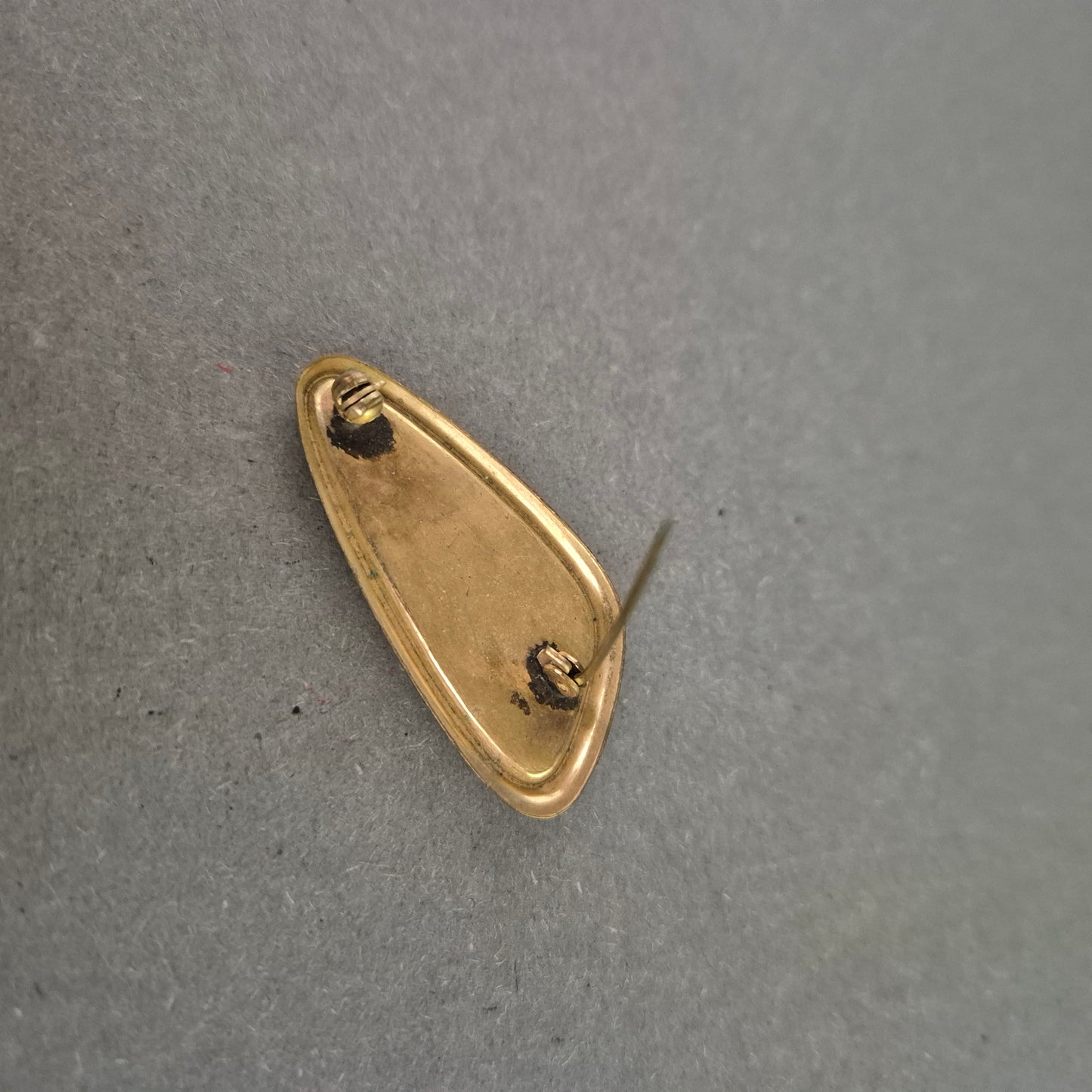 Vintage Brosche mit Perlmutt – Geometrisches Design in Goldoptik