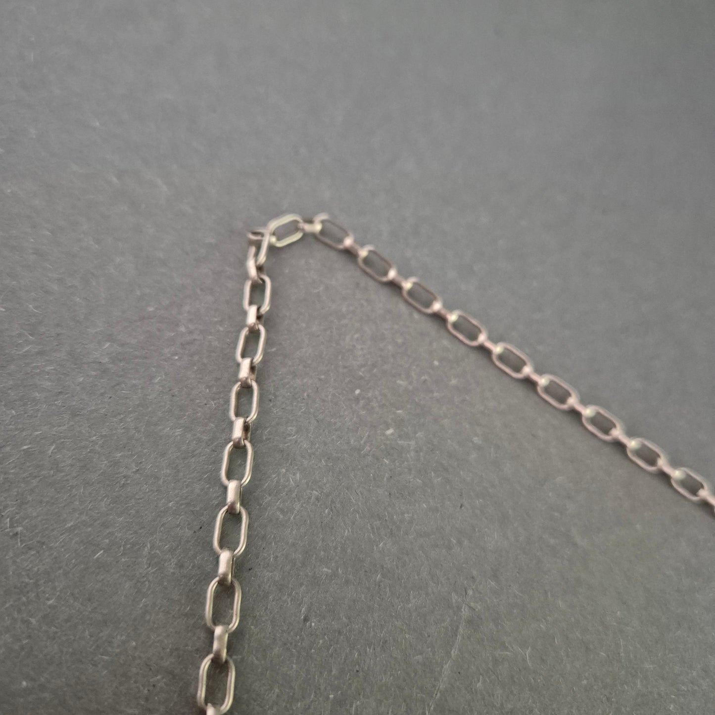 Zartes Collier mit Feinkettengliedern – Silber 835