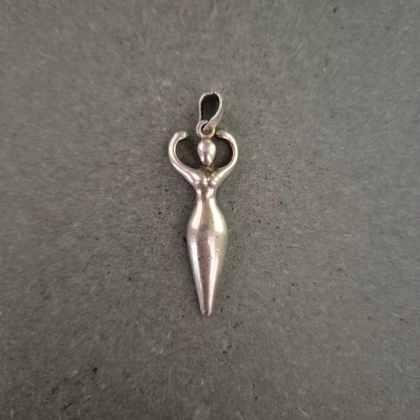 Silberanhänger Göttin – Symbol der Weiblichkeit und Kraft