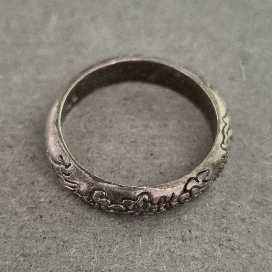 Vintage Silberring mit floralem Muster – Detailreiche Handwerkskunst