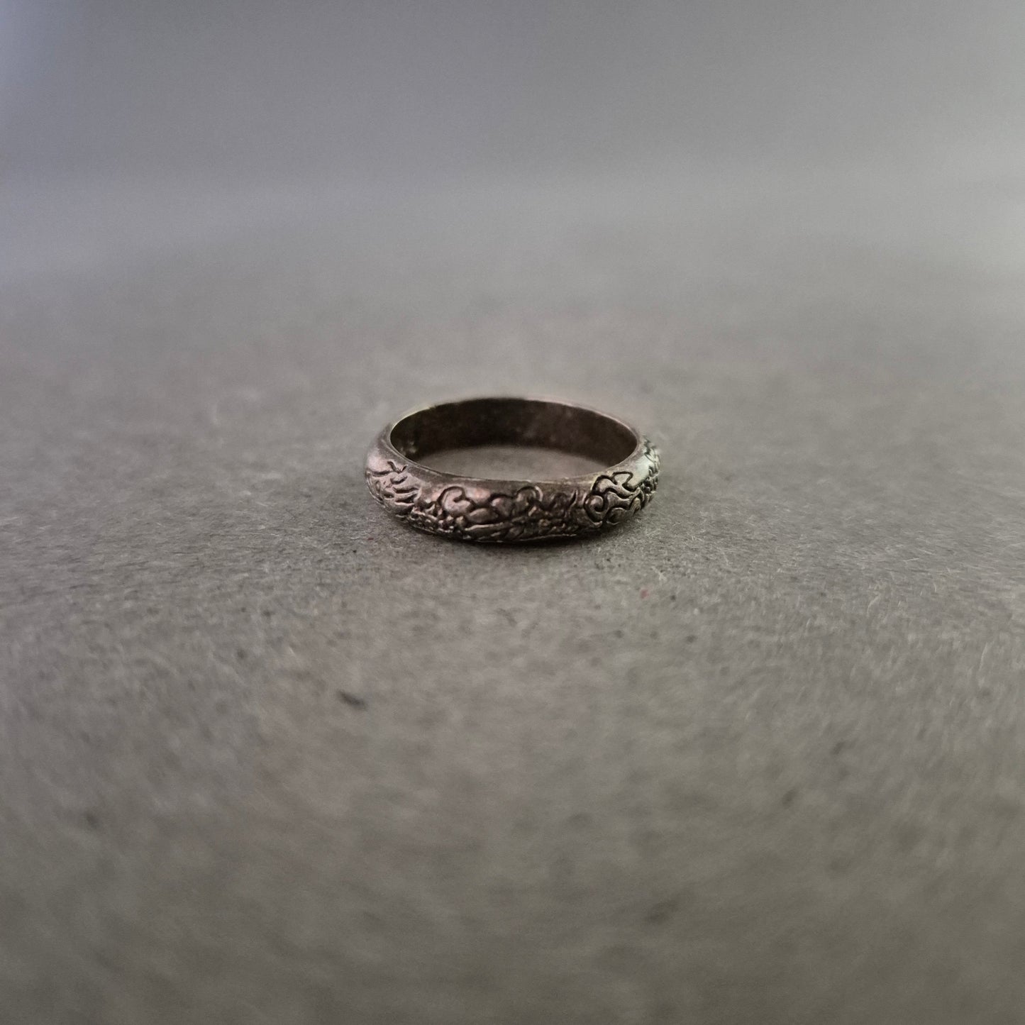 Vintage Silberring mit floralem Muster – Detailreiche Handwerkskunst