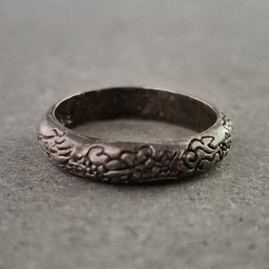 Vintage Silberring mit floralem Muster – Detailreiche Handwerkskunst