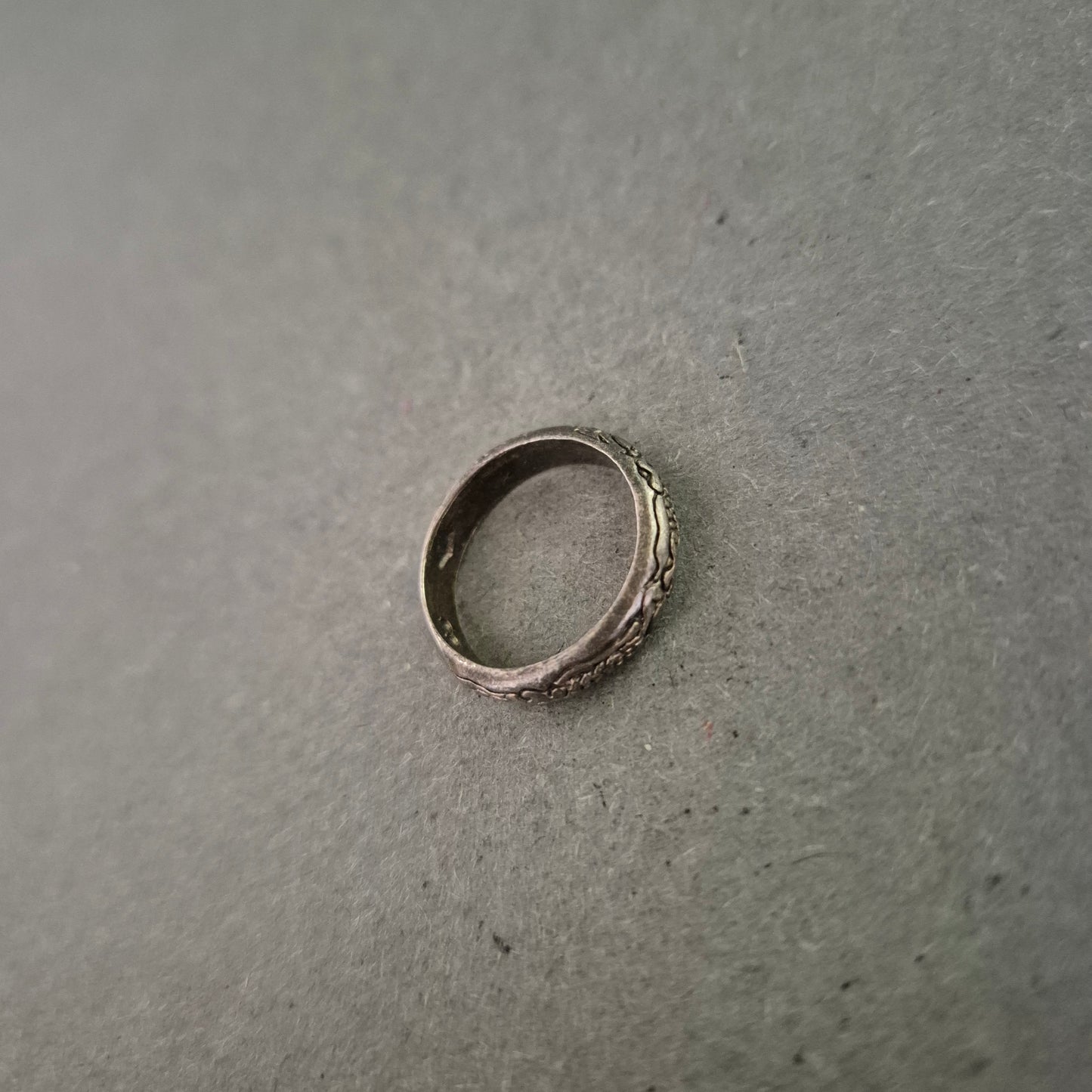 Vintage Silberring mit floralem Muster – Detailreiche Handwerkskunst