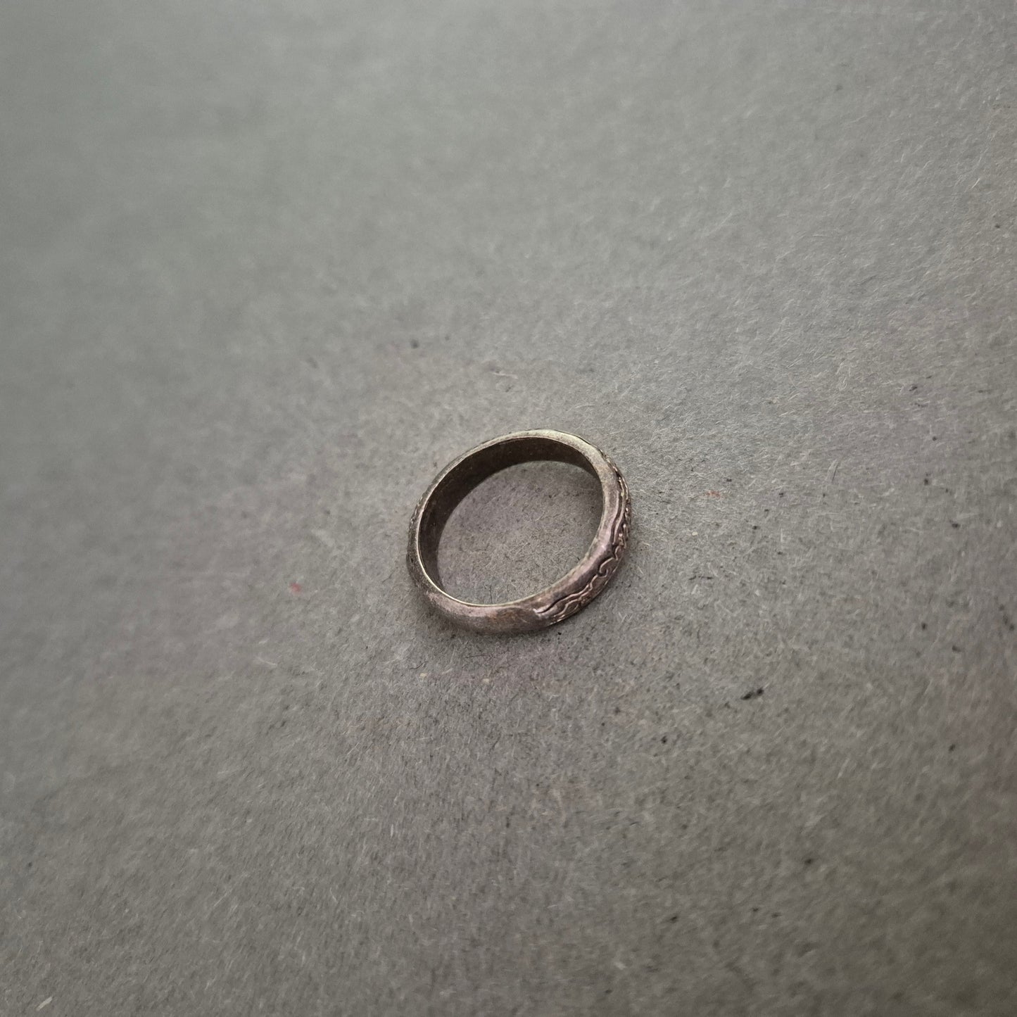 Vintage Silberring mit floralem Muster – Detailreiche Handwerkskunst