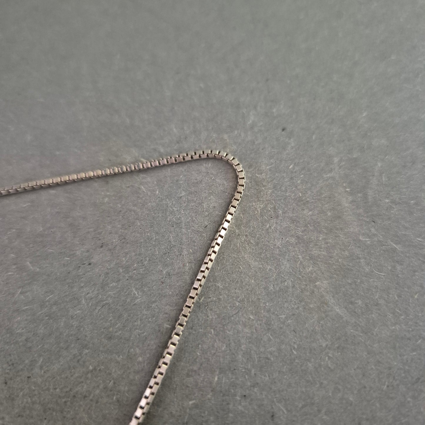 Moderne Halskette aus Silber – Kreismotiv mit stilvollem Anhänger